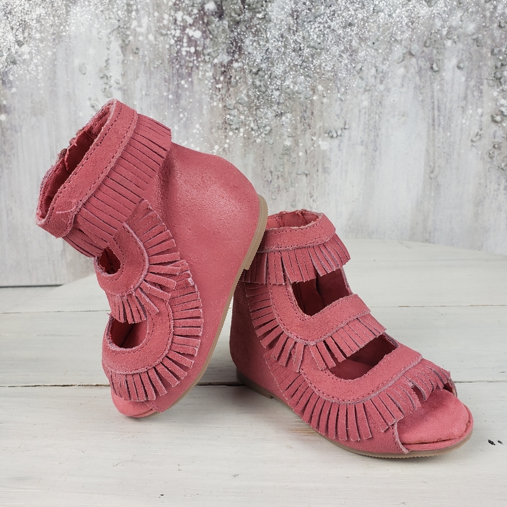 601 eta
Joyfolie KATHLEEN fringe sandals in rose pink baby size 4